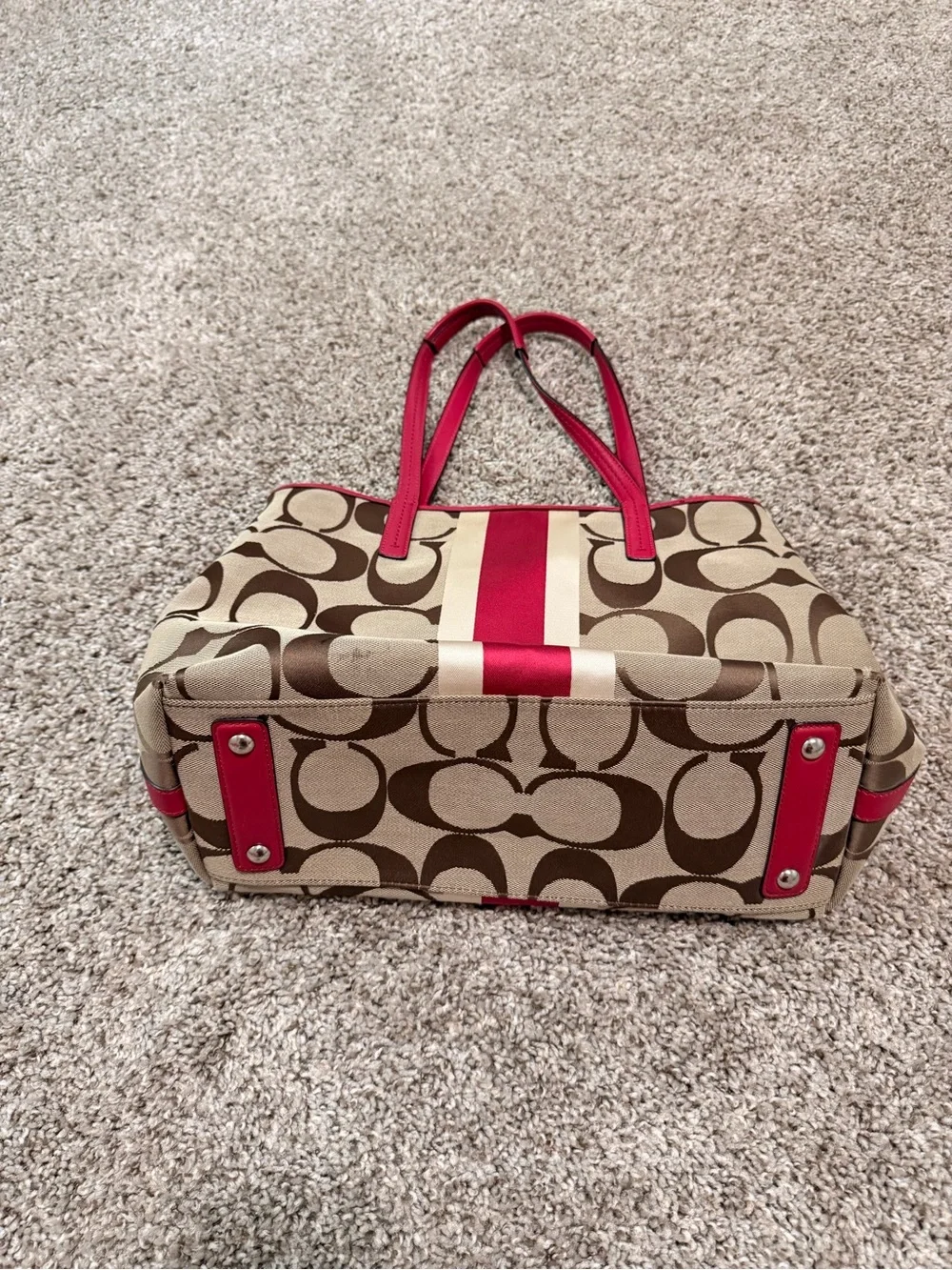 Coach tote signature